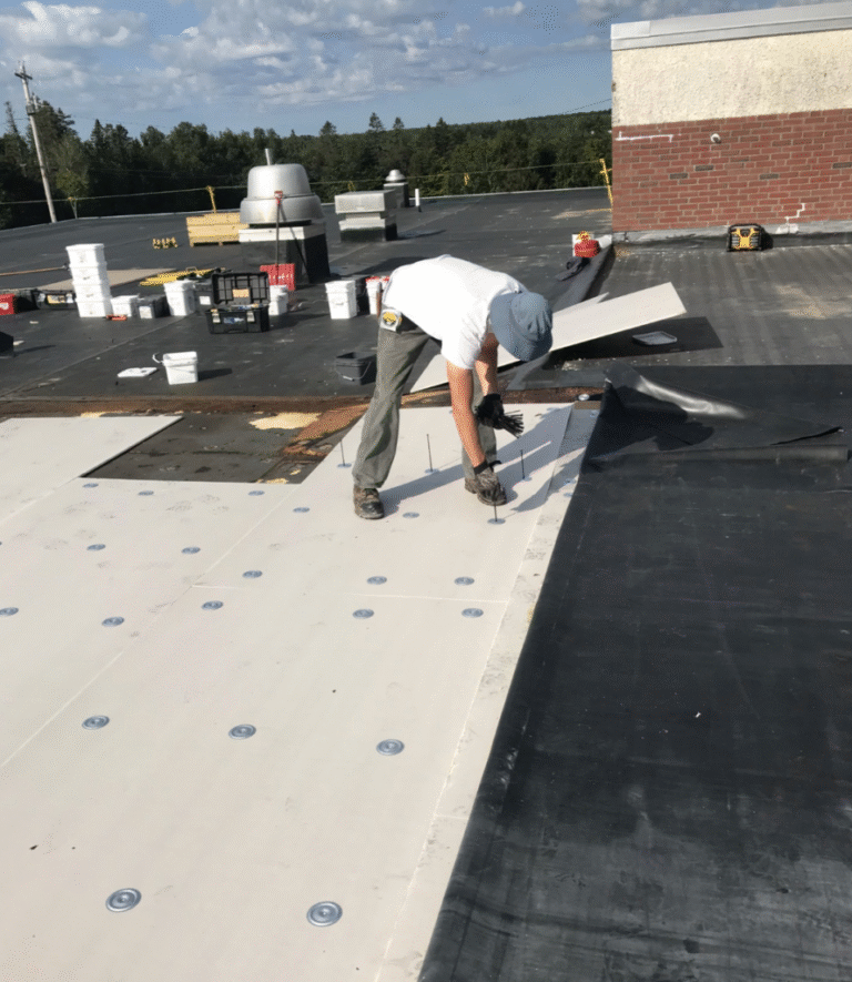 عوازل أسطح الدمام | عزل مائي وحراري ضمان 10 سنوات