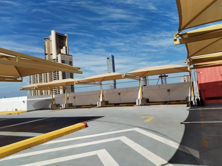 مظلات سيارات في الدمام: استثمار ذكي لحماية سيارتك من العوامل الجوية